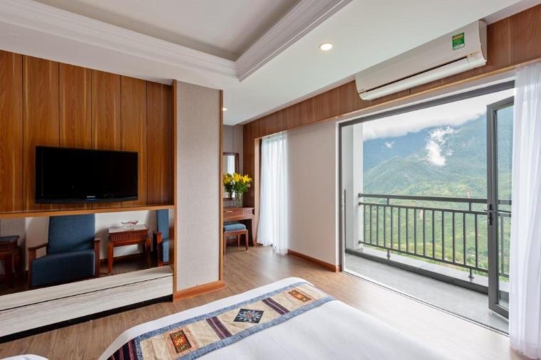 Deluxe Twin Mountain view